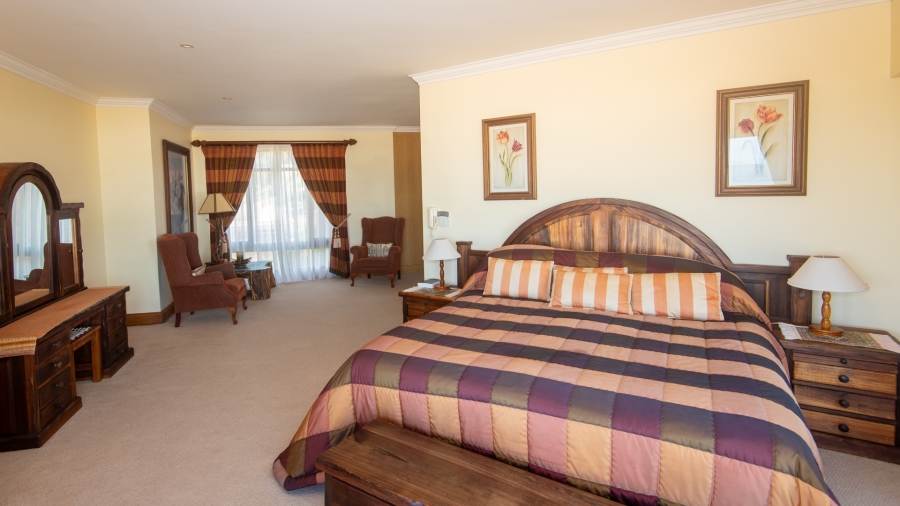 7 Bedroom Property for Sale in Outeniqua Strand Western Cape